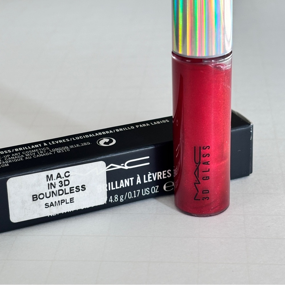 MAC BOUNDLESS 3D GLASS (LIPGLASS LIP GLOSS)***